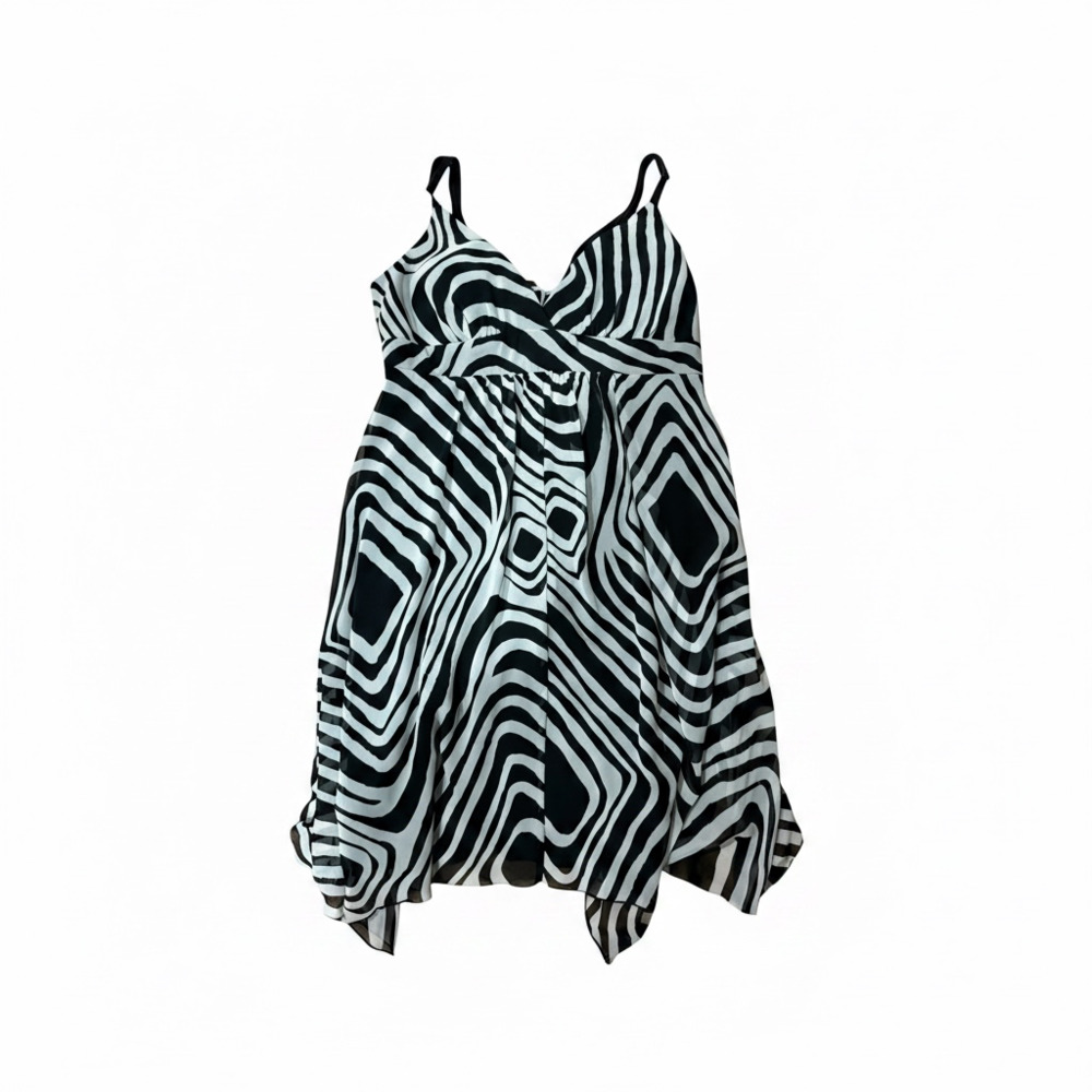 Charlotte Russe Women's Black and White Geometric Zebra Print Sleeveless High-Lo